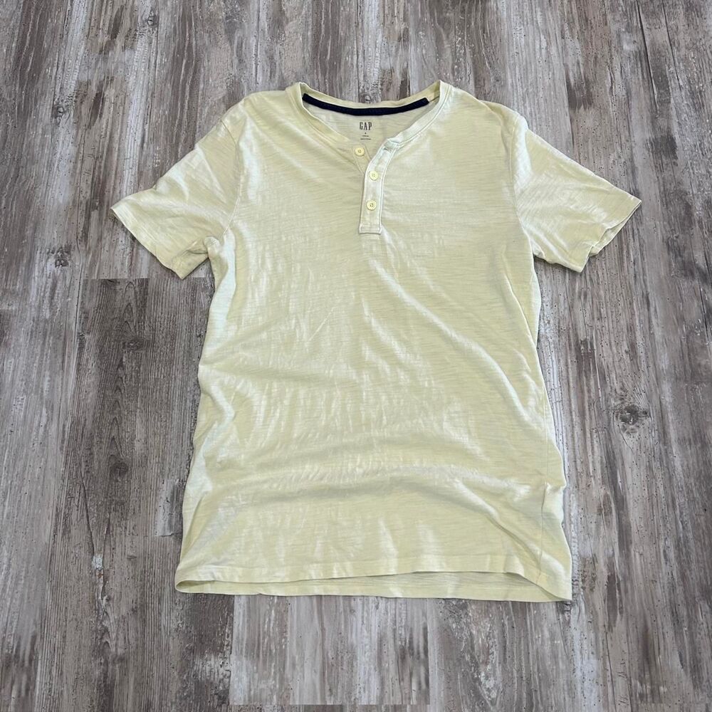 Gap Men's casual preppy light yellow henley shirt
